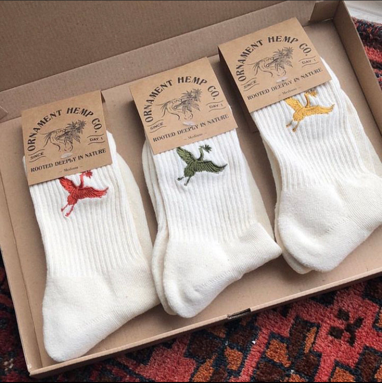 giftbox with 3 pairs of sustainable hemp socks with crane bird embroidery