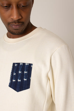 Crewneck sweater with indigo pocket